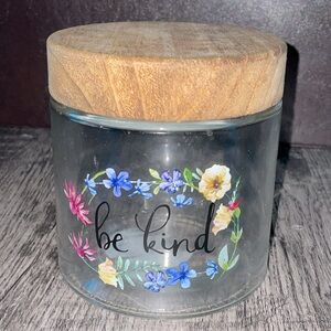 Cute small 25fl spring glass jar. perfect for small storage.